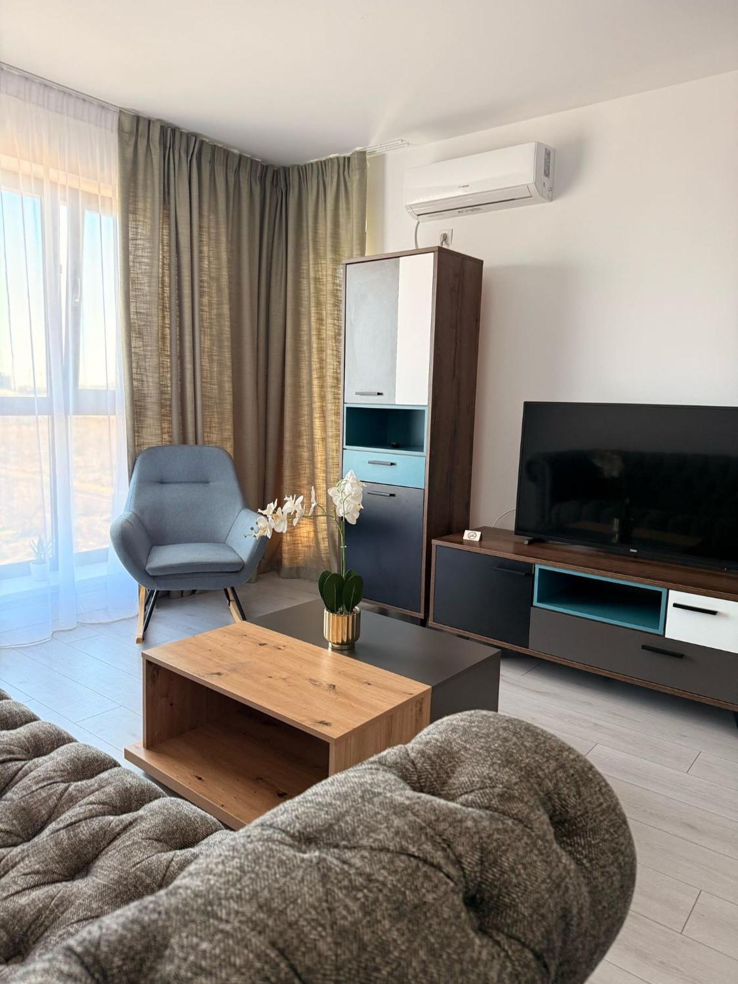 Onix Park Complex Elegant Apartment With Parking & Self Check In Bukares Bagian luar foto